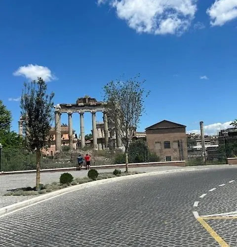 Appartement Forum Columns, In The Heart Of